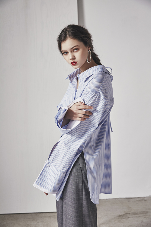 Stripe Collar Back Open Shirts / Singer Girl&#039;sDay MinAh, Actress JungJooYeon