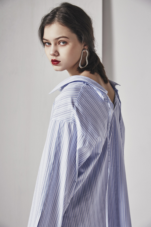 Stripe Collar Back Open Shirts / Singer Girl'sDay MinAh, Actress ...